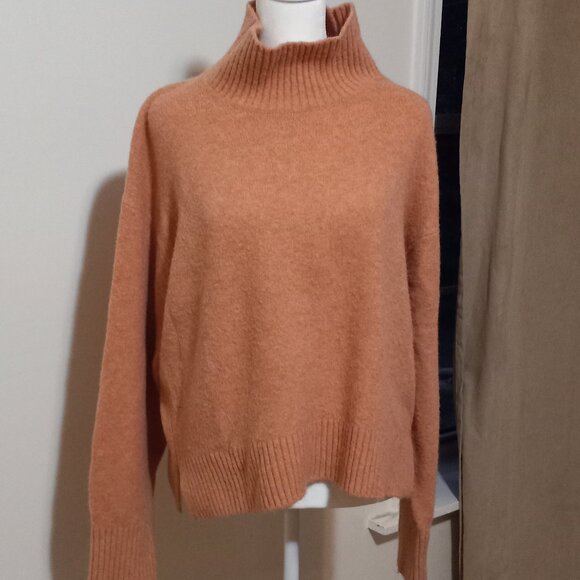Uniqlo Bundle of Tops - Women's Size Small - Sweater and Sweatshirt - Picture 2 of 7